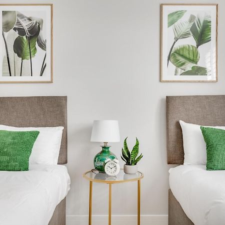 Executive 2 Bedroom Apt City Centre Free Pkg , Wifi By Tent Serviced Apartments Staines-upon-Thames Ngoại thất bức ảnh
