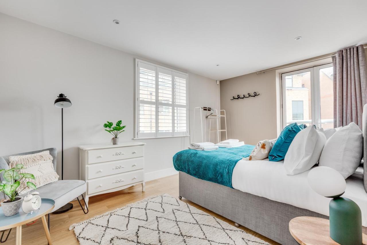 Executive 2 Bedroom Apt City Centre Free Pkg , Wifi By Tent Serviced Apartments Staines-upon-Thames Ngoại thất bức ảnh